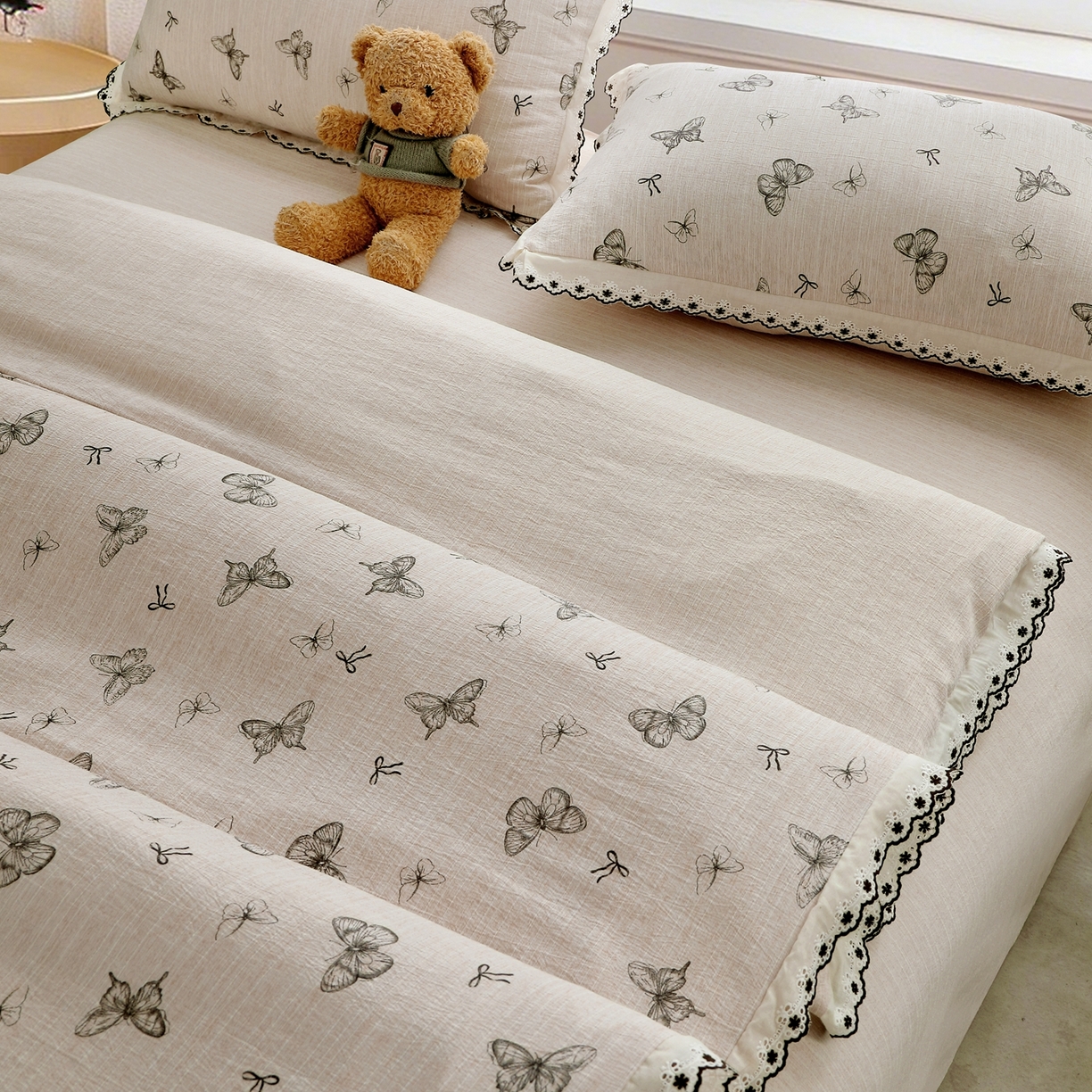 91家纺网 家纺一手货源 找家纺 恋之语 2026新款全棉花边色织水洗棉花边四件套 浅棕蝶舞