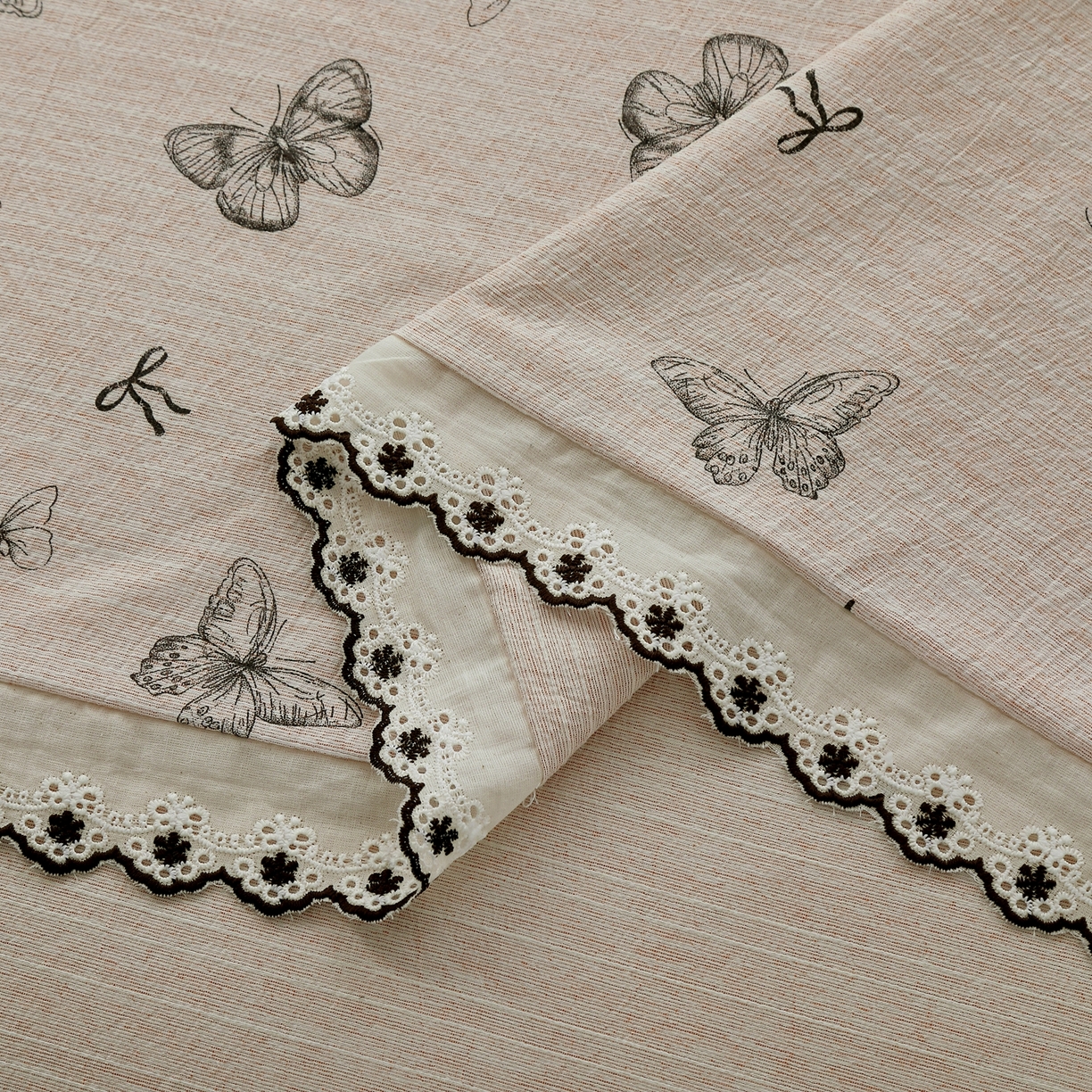 91家纺网 家纺一手货源 找家纺 恋之语 2026新款全棉花边色织水洗棉花边四件套 浅棕蝶舞