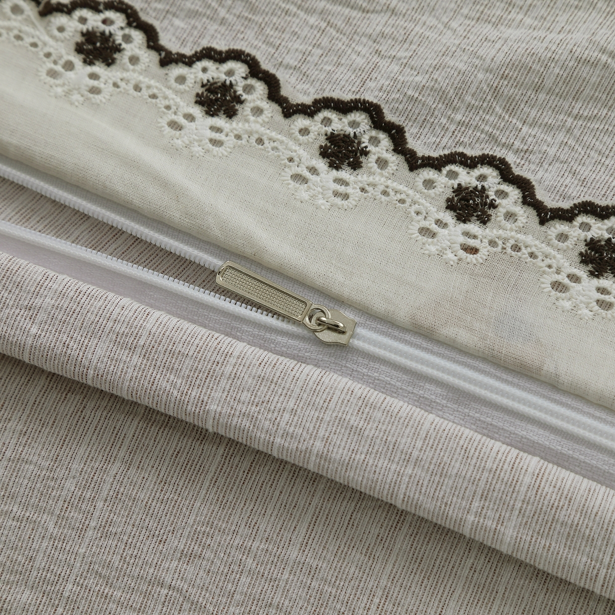 91家纺网 家纺一手货源 找家纺 恋之语 2026新款全棉花边色织水洗棉花边四件套 浅棕汪汪