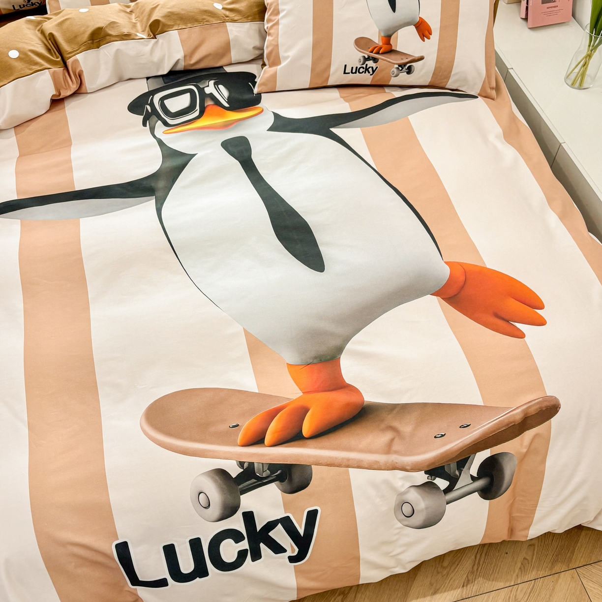 91家纺网 家纺一手货源 找家纺 （总）孩子王家纺 2026新款卡通亲肤活性大版全纯棉专版企鹅系列四件套