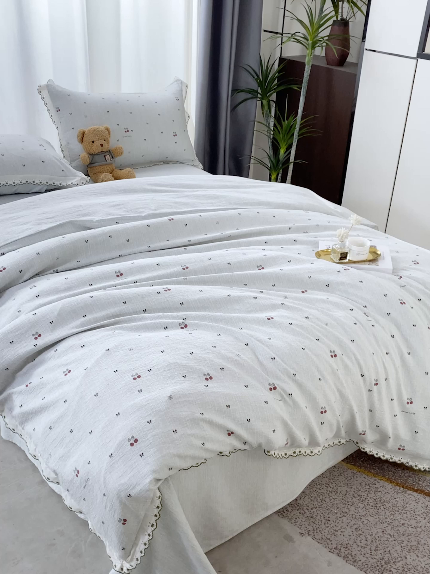 91家纺网 家纺一手货源 找家纺 恋之语 2026新款全棉花边色织水洗棉花边四件套 樱桃-蓝