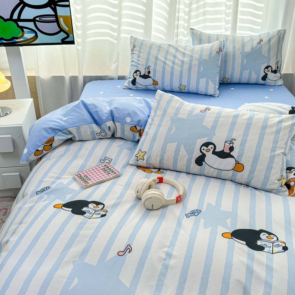 91家纺网 家纺一手货源 找家纺 孩子王家纺 2026新款卡通亲肤活性大版全纯棉专版企鹅系列四件套 条纹企鹅