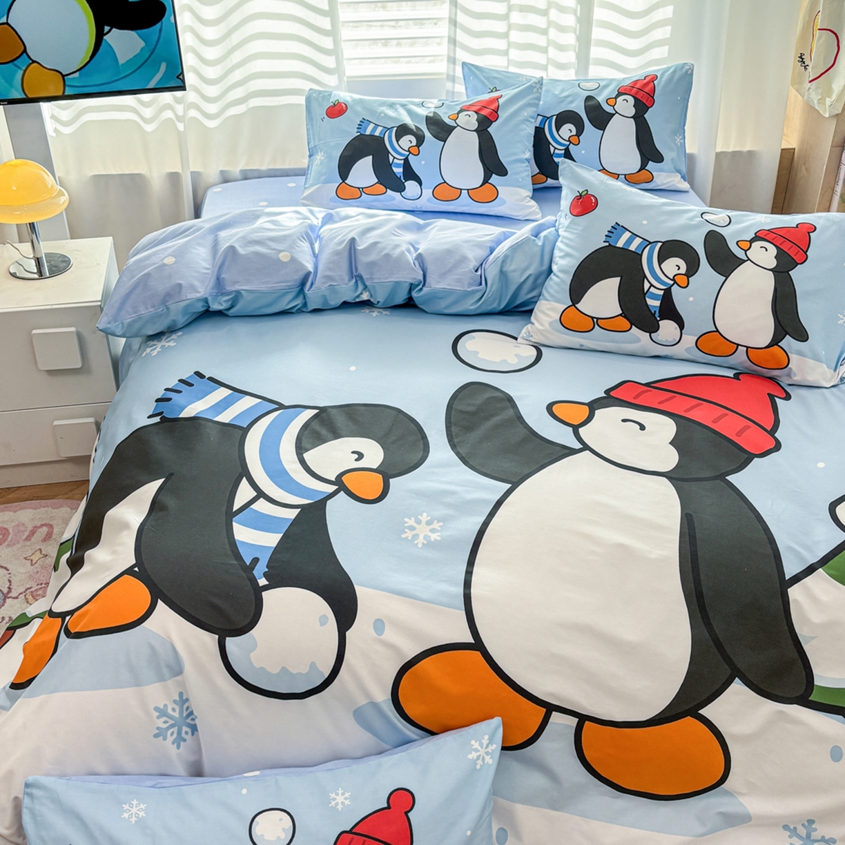 91家纺网 家纺一手货源 找家纺 孩子王家纺 2026新款卡通亲肤活性大版全纯棉专版企鹅系列四件套 冬日企鹅