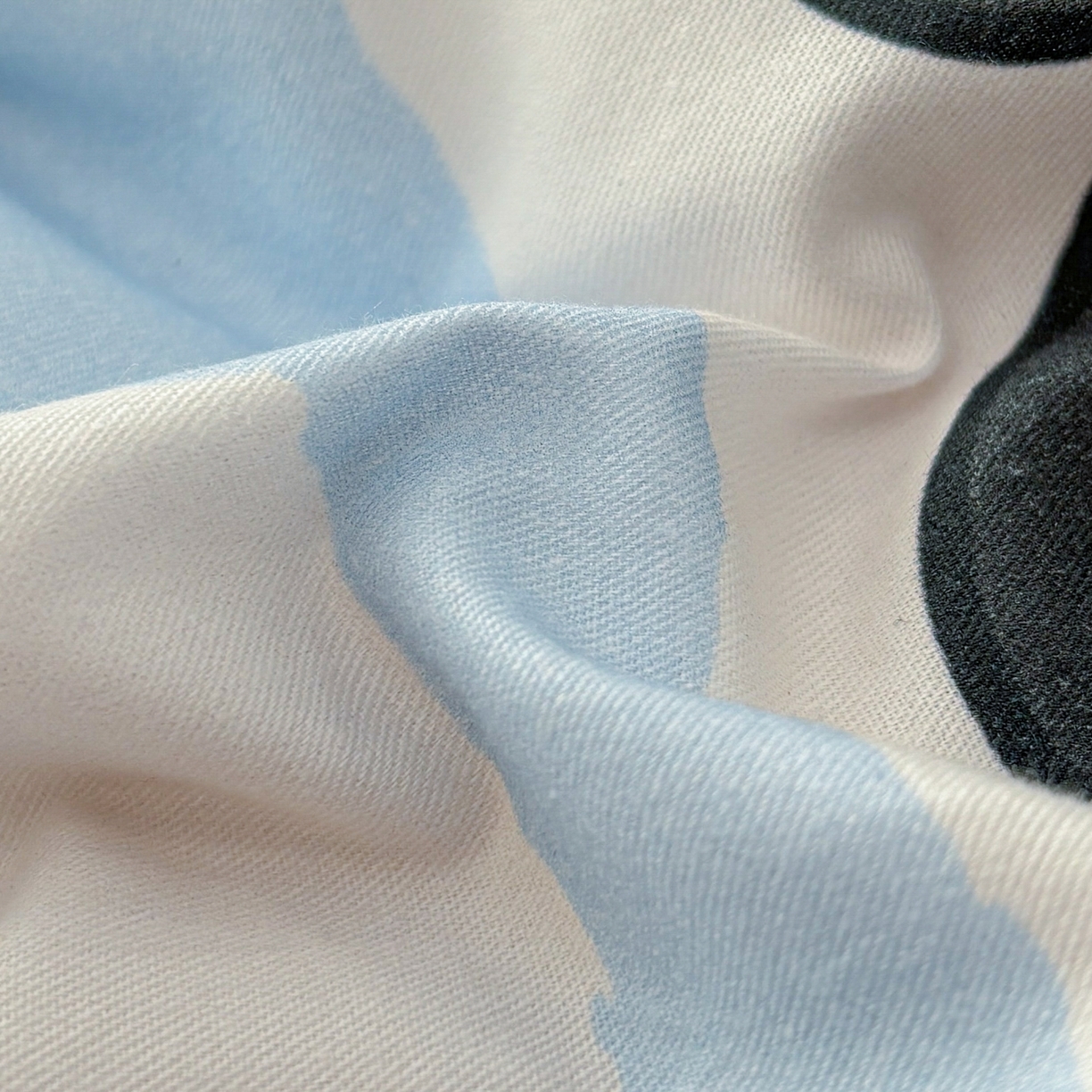 91家纺网 家纺一手货源 找家纺 孩子王家纺 2026新款卡通亲肤活性大版全纯棉专版企鹅系列四件套 条纹企鹅