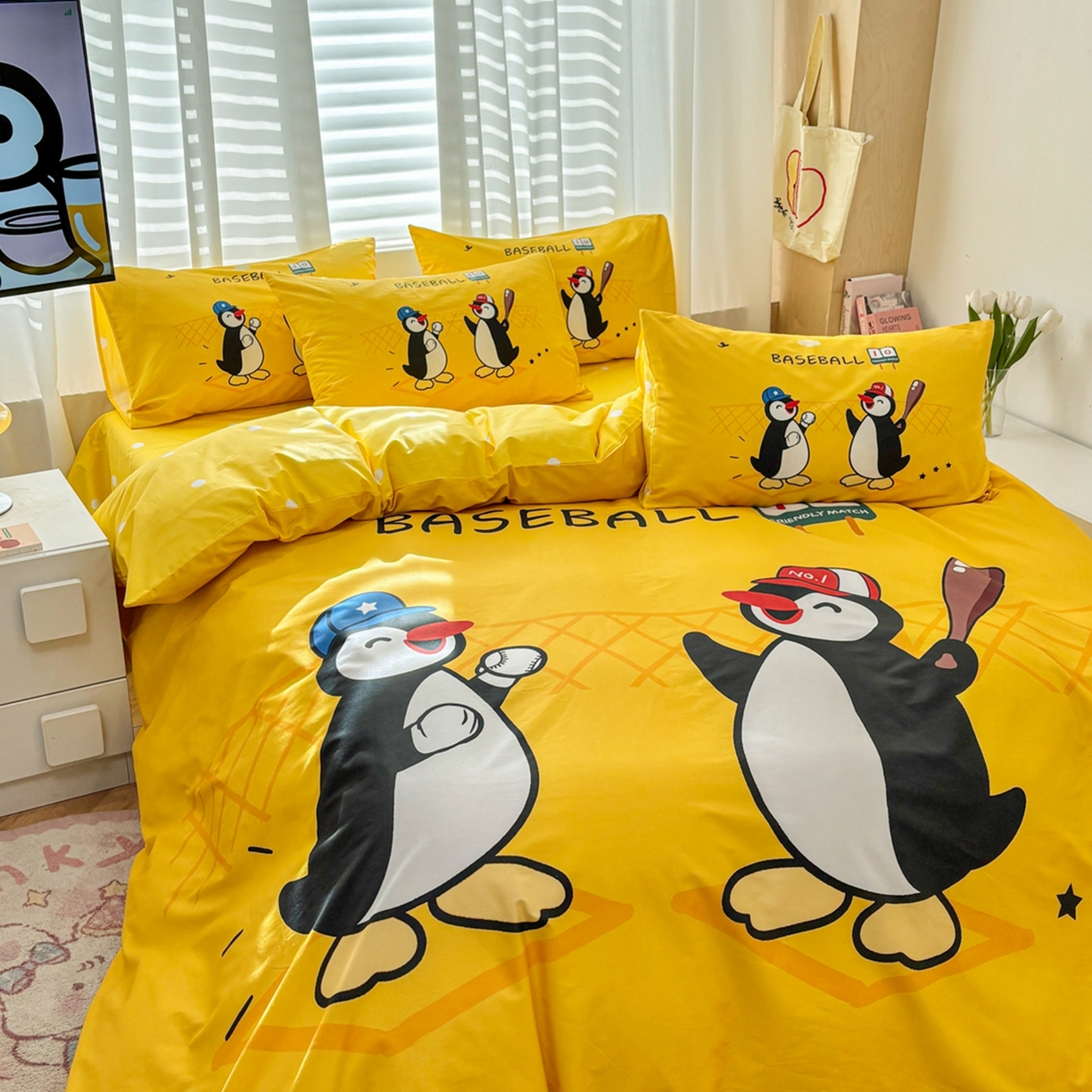 91家纺网 家纺一手货源 找家纺 孩子王家纺 2026新款卡通亲肤活性大版全纯棉专版企鹅系列四件套 棒球乐园