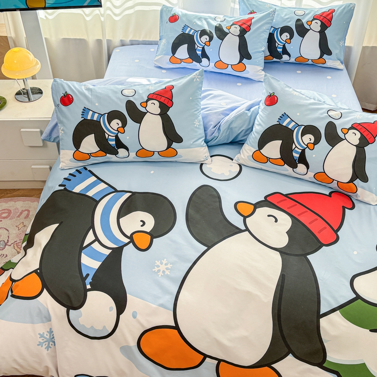 91家纺网 家纺一手货源 找家纺 孩子王家纺 2026新款卡通亲肤活性大版全纯棉专版企鹅系列四件套 冬日企鹅