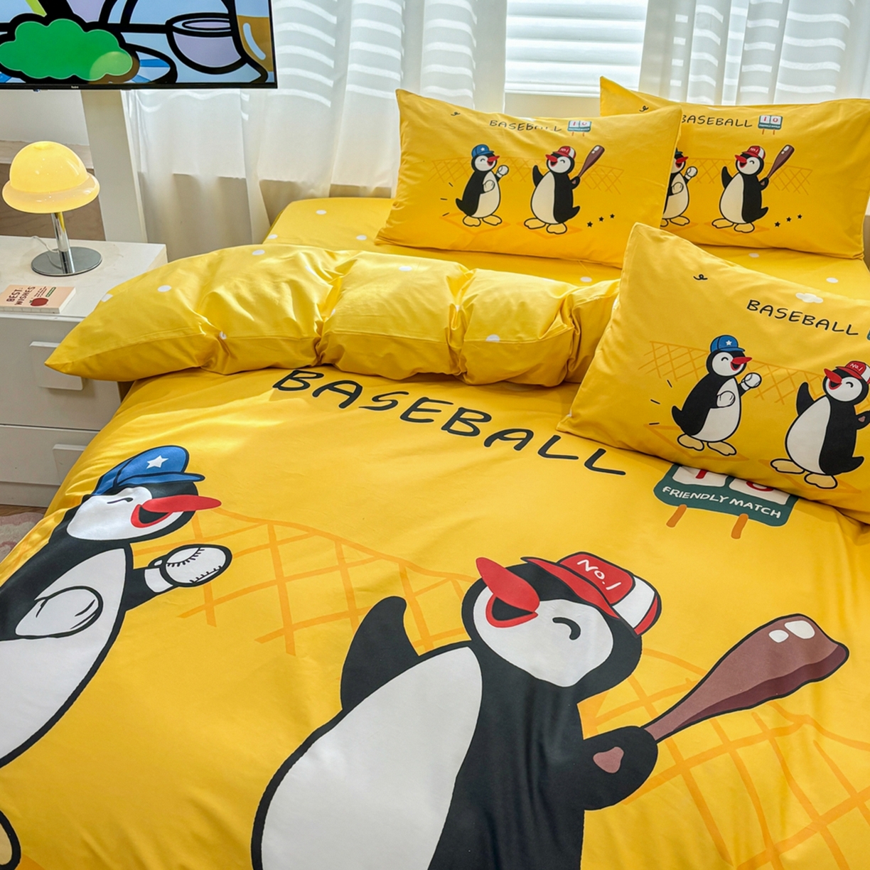 91家纺网 家纺一手货源 找家纺 孩子王家纺 2026新款卡通亲肤活性大版全纯棉专版企鹅系列四件套 棒球乐园