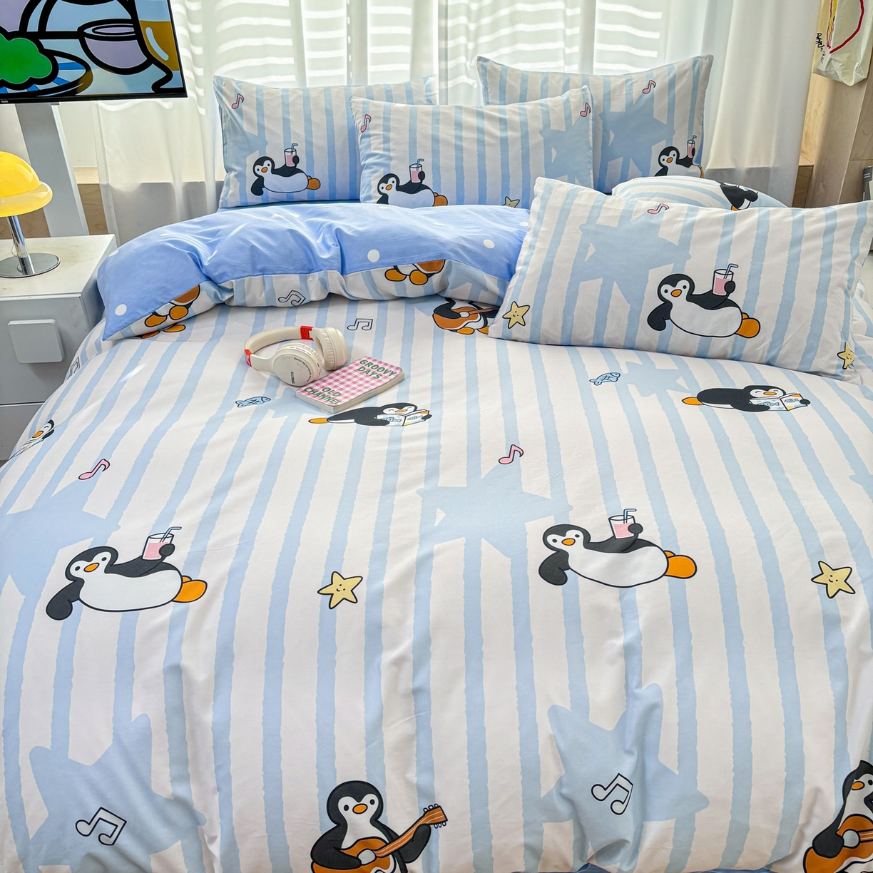 91家纺网 家纺一手货源 找家纺 孩子王家纺 2026新款卡通亲肤活性大版全纯棉专版企鹅系列四件套 条纹企鹅