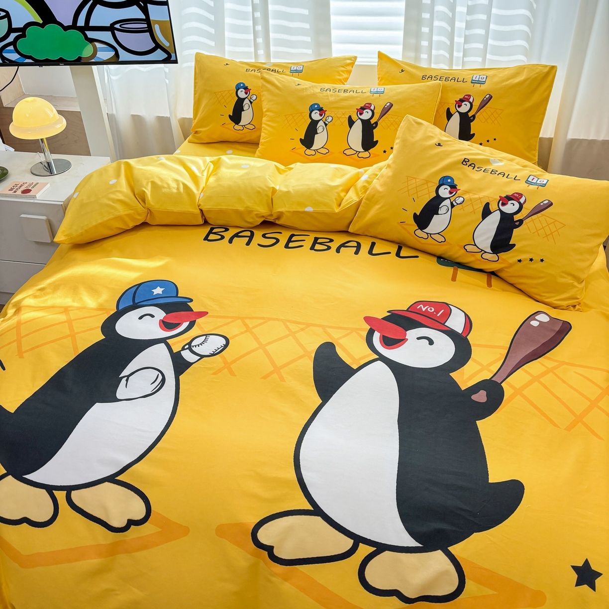 91家纺网 家纺一手货源 找家纺 孩子王家纺 2026新款卡通亲肤活性大版全纯棉专版企鹅系列四件套 棒球乐园