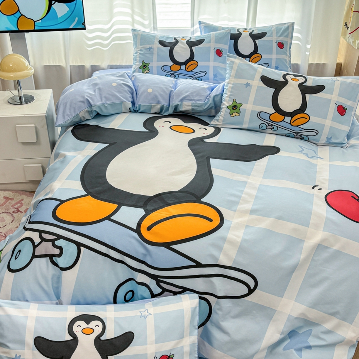 91家纺网 家纺一手货源 找家纺 孩子王家纺 2026新款卡通亲肤活性大版全纯棉专版企鹅系列四件套 元气企鹅