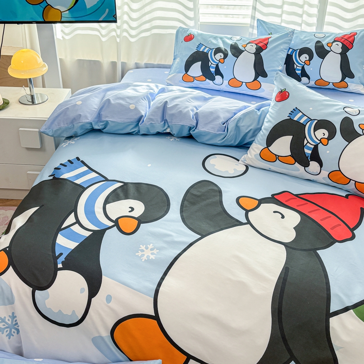 91家纺网 家纺一手货源 找家纺 孩子王家纺 2026新款卡通亲肤活性大版全纯棉专版企鹅系列四件套 冬日企鹅