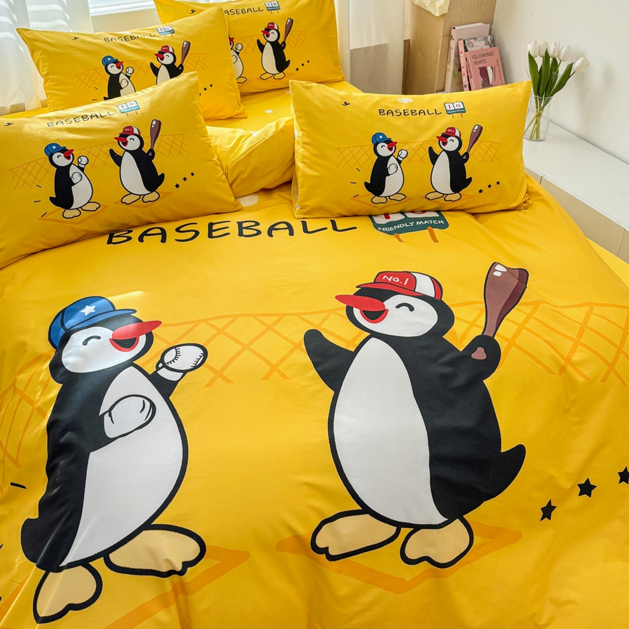 91家纺网 家纺一手货源 找家纺 孩子王家纺 2026新款卡通亲肤活性大版全纯棉专版企鹅系列四件套 棒球乐园