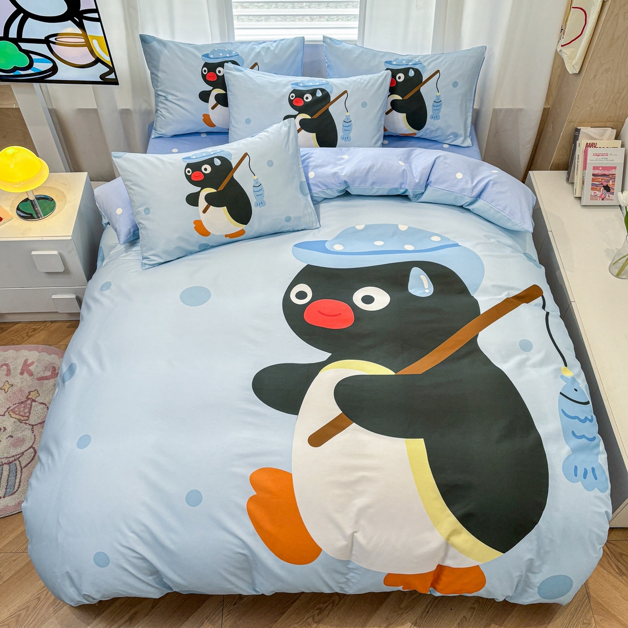 91家纺网 家纺一手货源 找家纺 孩子王家纺 2026新款卡通亲肤活性大版全纯棉专版企鹅系列四件套 钓鱼时光