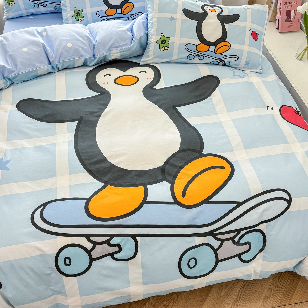 91家纺网 家纺一手货源 找家纺 孩子王家纺 2026新款卡通亲肤活性大版全纯棉专版企鹅系列四件套 元气企鹅