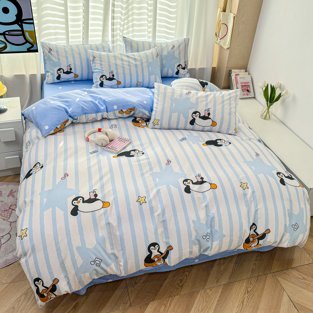 91家纺网 家纺一手货源 找家纺 孩子王家纺 2026新款卡通亲肤活性大版全纯棉专版企鹅系列四件套 条纹企鹅