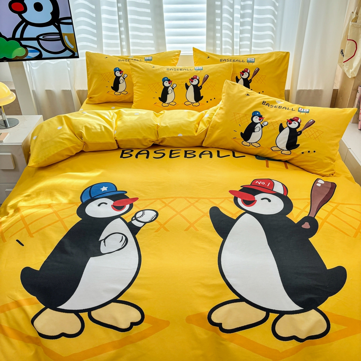 91家纺网 家纺一手货源 找家纺 孩子王家纺 2026新款卡通亲肤活性大版全纯棉专版企鹅系列四件套 棒球乐园