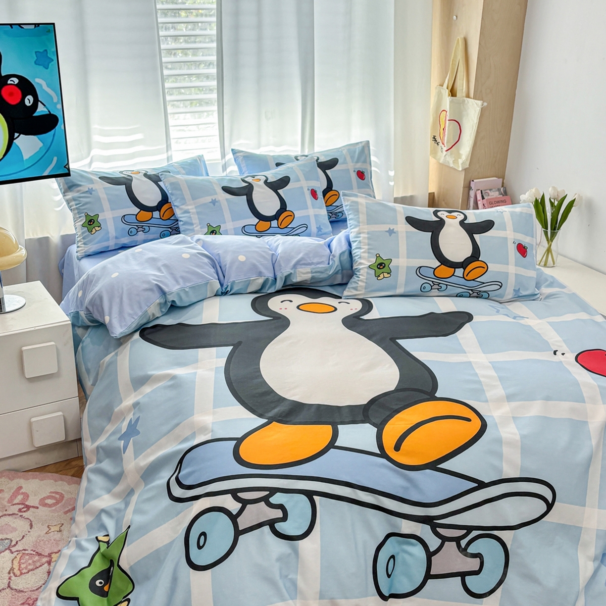 91家纺网 家纺一手货源 找家纺 孩子王家纺 2026新款卡通亲肤活性大版全纯棉专版企鹅系列四件套 元气企鹅