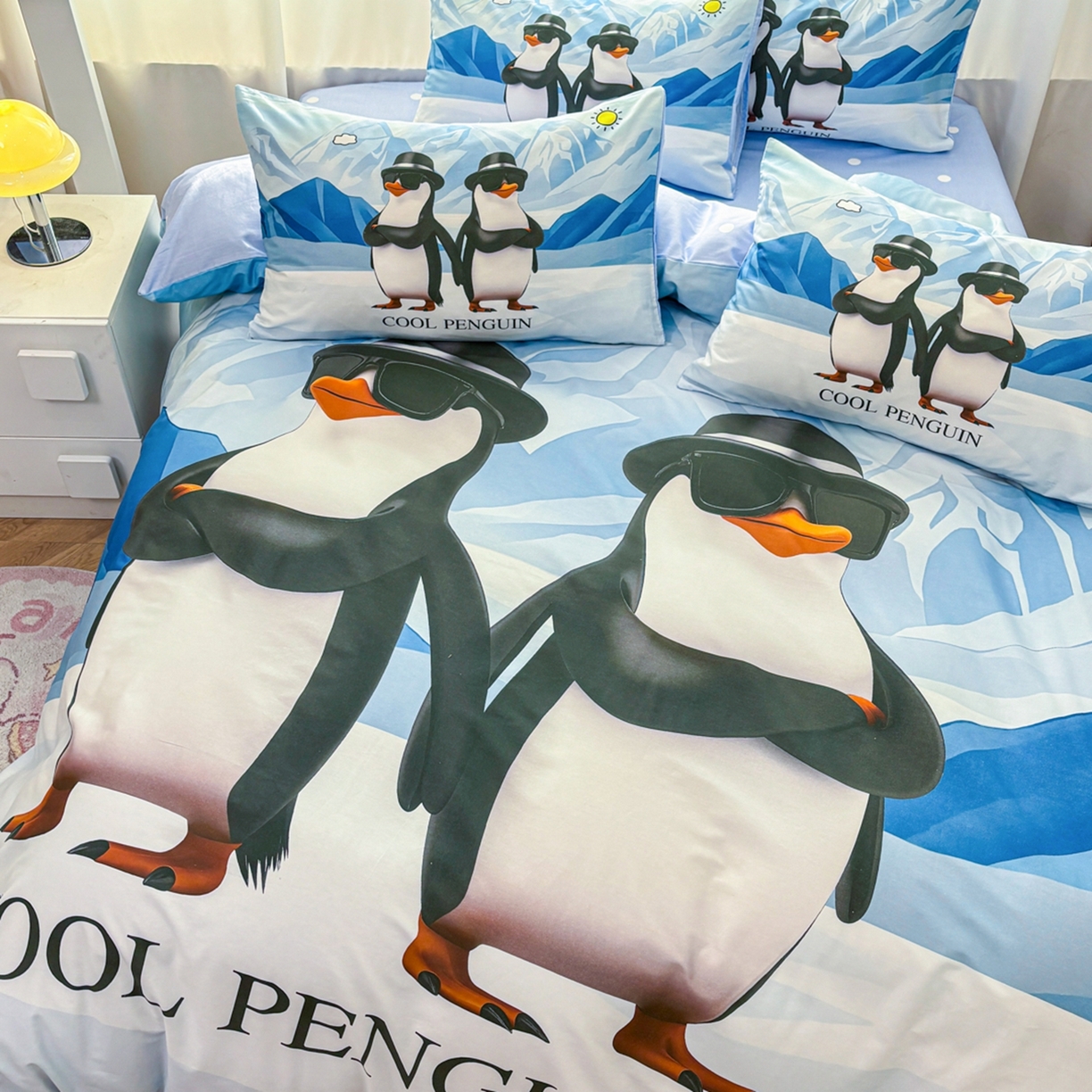 91家纺网 家纺一手货源 找家纺 孩子王家纺 2026新款卡通亲肤活性大版全纯棉专版企鹅系列四件套 冰川企鹅