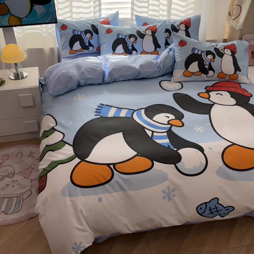 91家纺网 家纺一手货源 找家纺 孩子王家纺 2026新款卡通亲肤活性大版全纯棉专版企鹅系列四件套 冬日企鹅