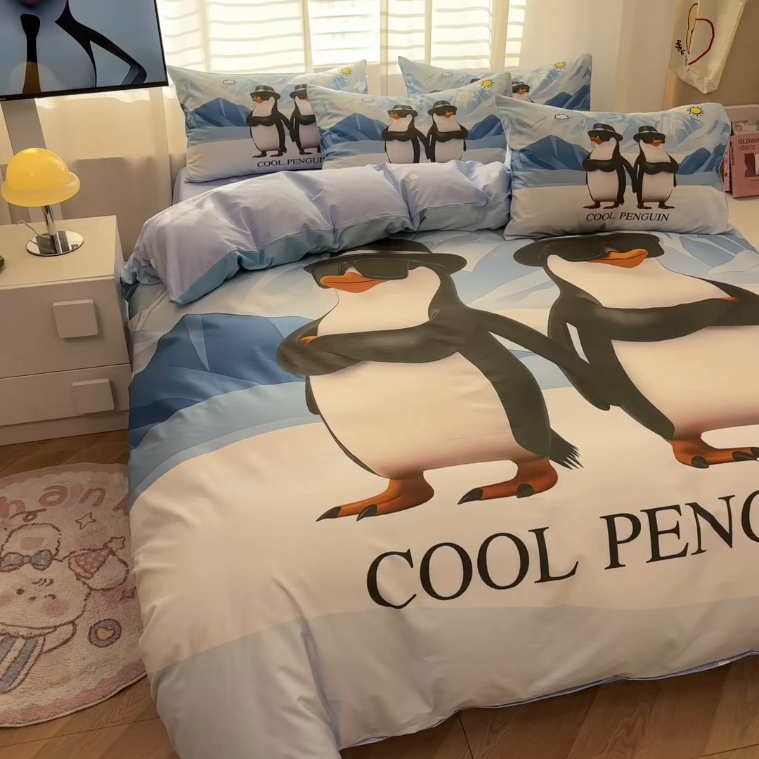 91家纺网 家纺一手货源 找家纺 孩子王家纺 2026新款卡通亲肤活性大版全纯棉专版企鹅系列四件套 冰川企鹅