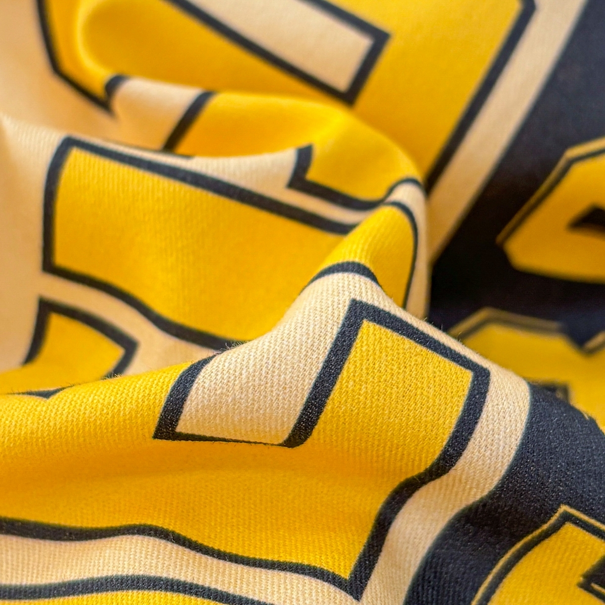 91家纺网 家纺一手货源 找家纺 孩子王家纺 2026新款卡通全棉纯棉正版授权大版变形金刚四件套 黄蜂伙伴