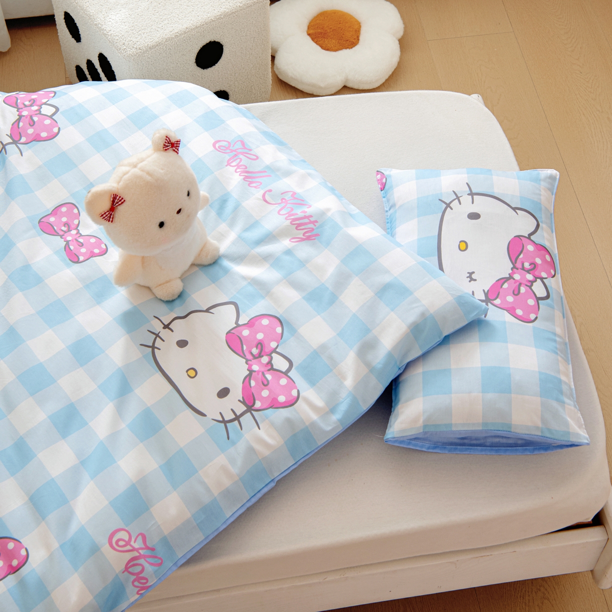 91家纺网 家纺一手货源 找家纺 孩子王家纺 2026新款卡通全棉纯棉正版授权三丽鸥幼儿园套件三件套六件套多件套 甜美kt