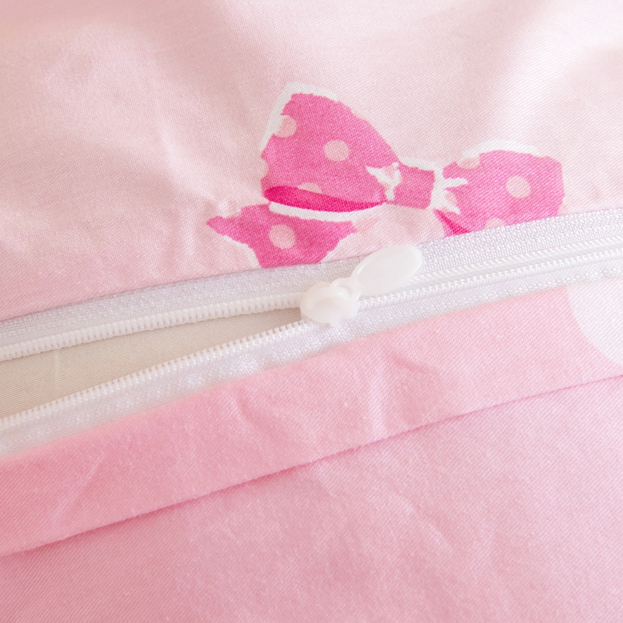 91家纺网 家纺一手货源 找家纺 孩子王家纺 2026新款卡通全棉纯棉正版授权三丽鸥幼儿园套件三件套六件套多件套 甜甜kt