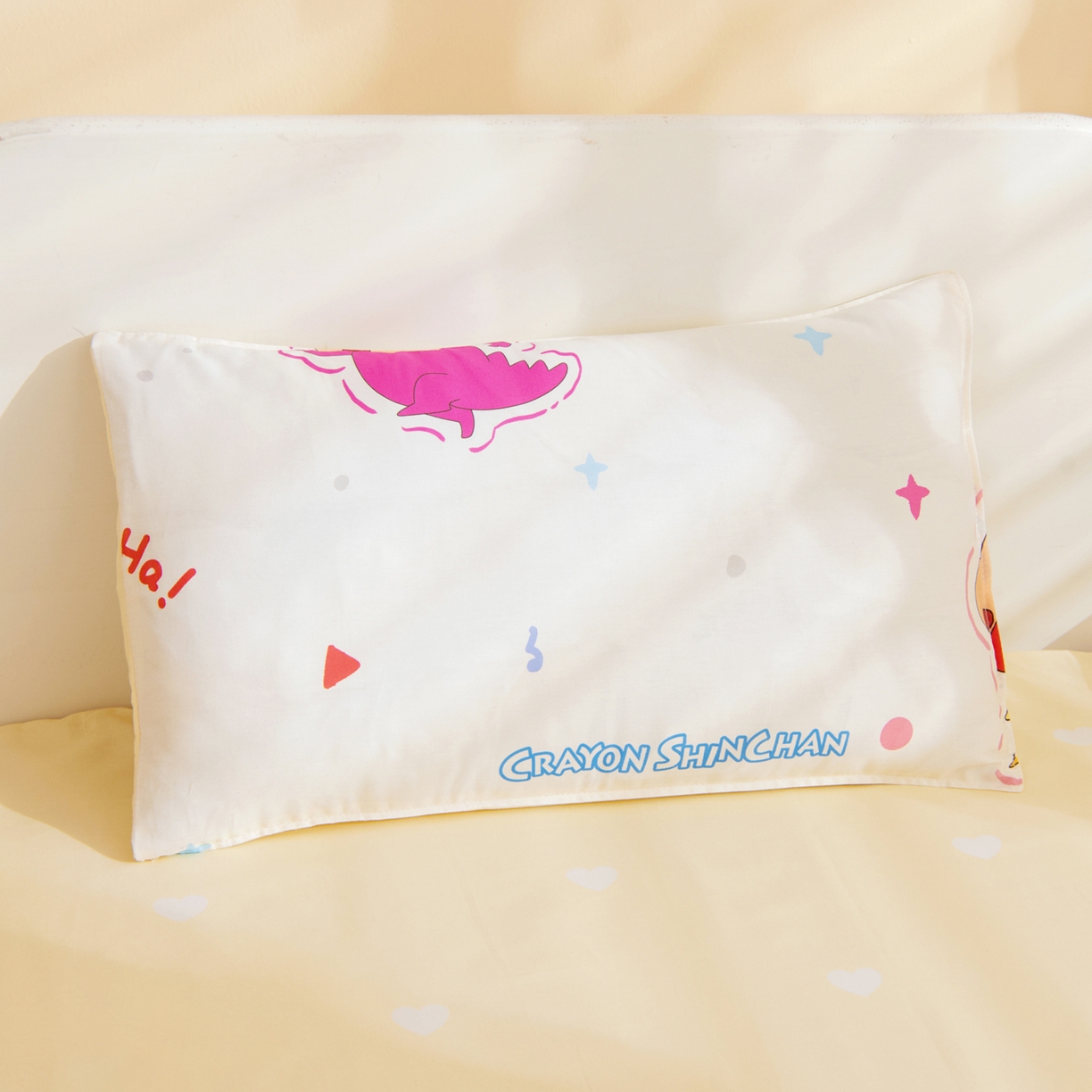 91家纺网 家纺一手货源 找家纺 孩子王家纺 2026新款卡通全棉纯棉正版授权蜡笔小新幼儿园套件三件套六件套多件套 搞笑小新