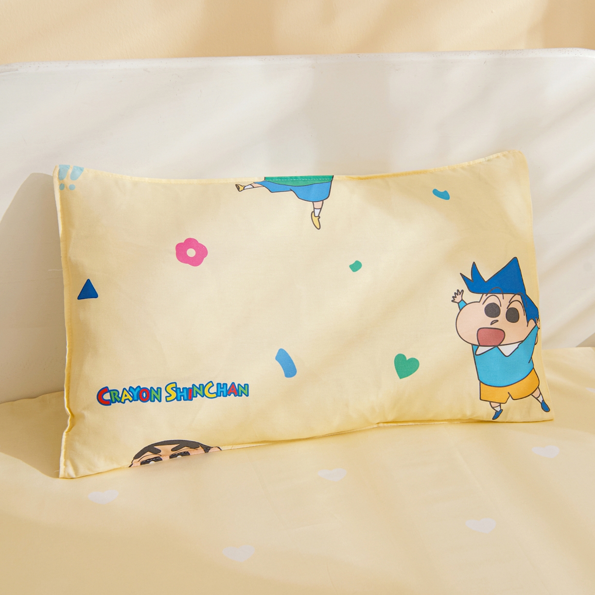 91家纺网 家纺一手货源 找家纺 孩子王家纺 2026新款卡通全棉纯棉正版授权蜡笔小新幼儿园套件三件套六件套多件套 春日部家族