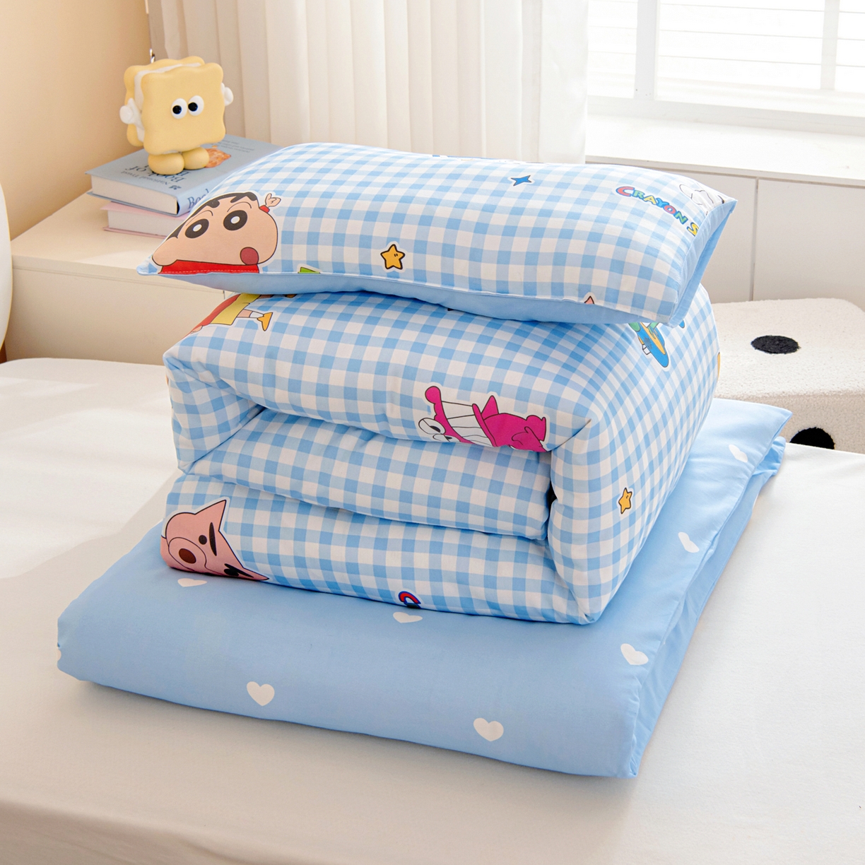 91家纺网 家纺一手货源 找家纺 （总）孩子王家纺 2026新款卡通全棉纯棉正版授权蜡笔小新幼儿园套件三件套六件套多件套