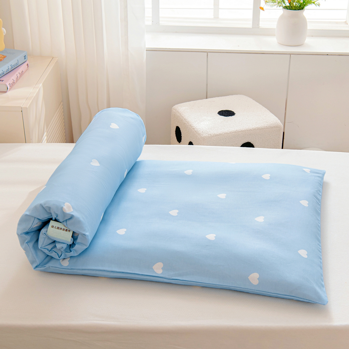 91家纺网 家纺一手货源 找家纺 孩子王家纺 2026新款卡通全棉纯棉正版授权蜡笔小新幼儿园套件三件套六件套多件套 蓝格小新乐园