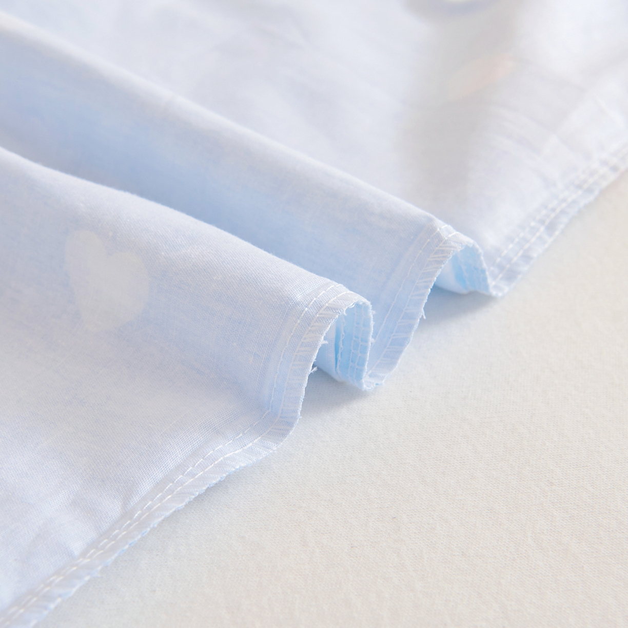 91家纺网 家纺一手货源 找家纺 孩子王家纺 2026新款卡通全棉纯棉正版授权蜡笔小新幼儿园套件三件套六件套多件套 蓝格小新乐园