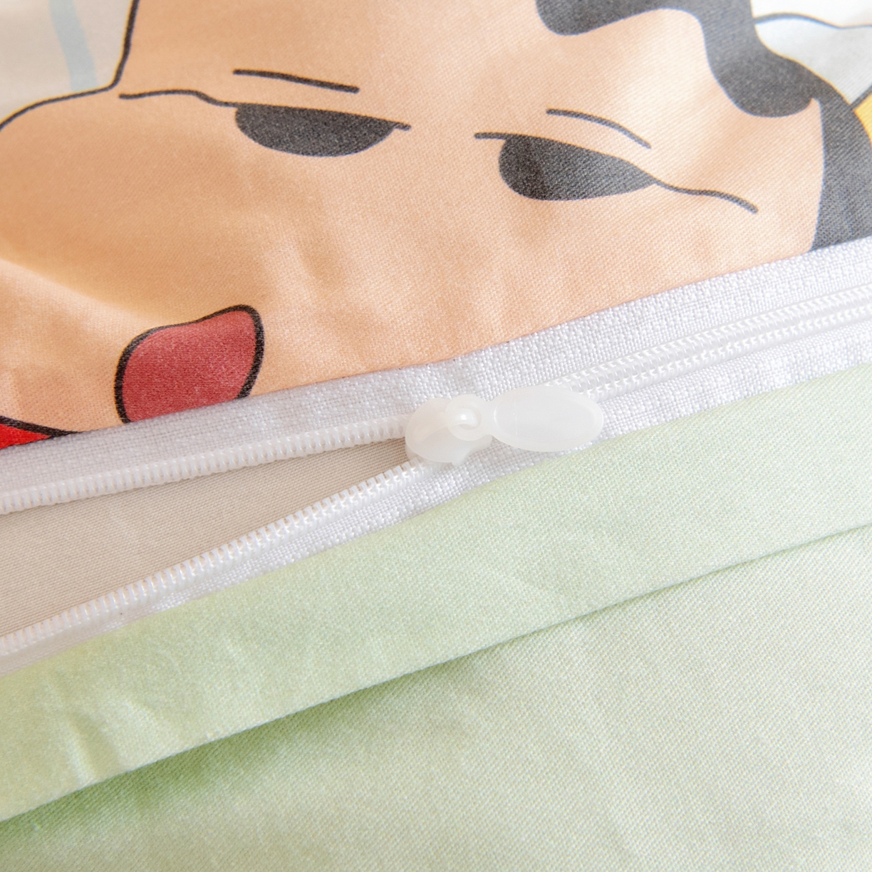 91家纺网 家纺一手货源 找家纺 孩子王家纺 2026新款卡通全棉纯棉正版授权蜡笔小新幼儿园套件三件套六件套多件套 动感小新