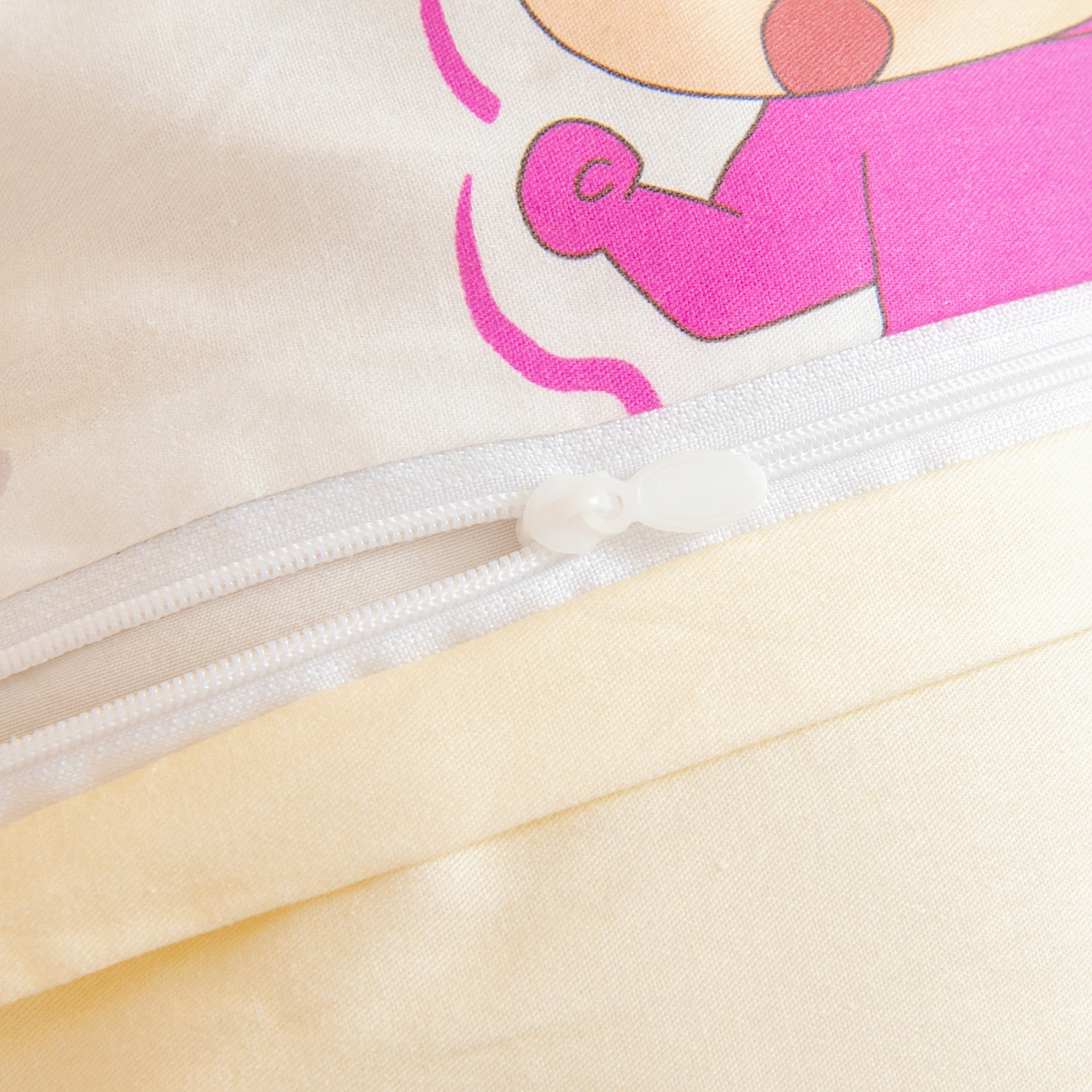 91家纺网 家纺一手货源 找家纺 孩子王家纺 2026新款卡通全棉纯棉正版授权蜡笔小新幼儿园套件三件套六件套多件套 搞笑小新