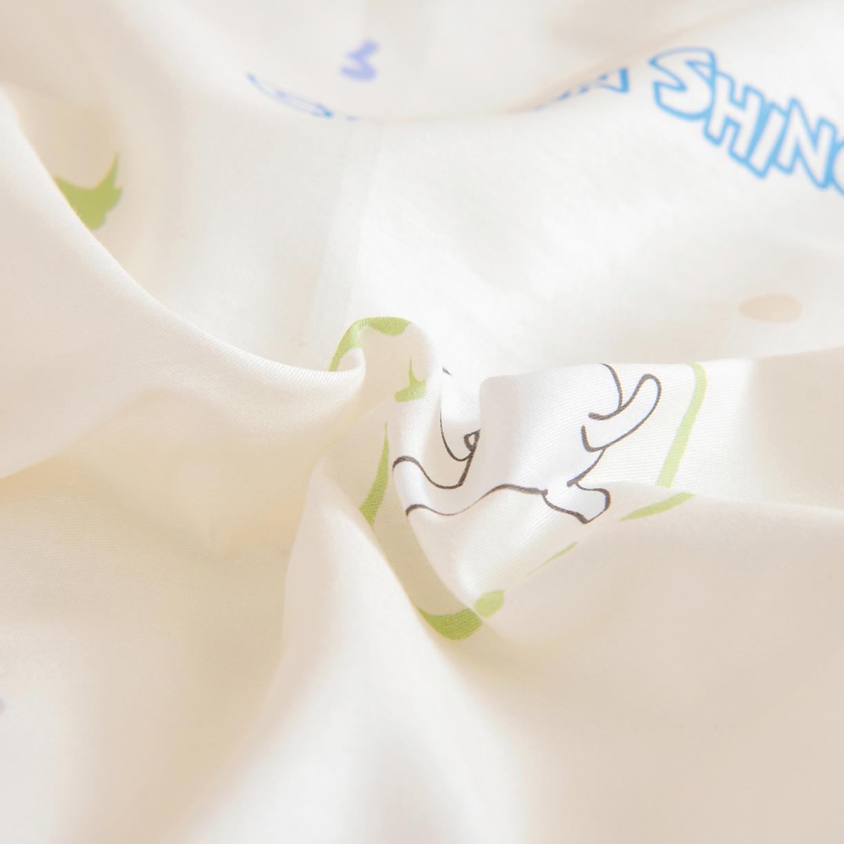 91家纺网 家纺一手货源 找家纺 孩子王家纺 2026新款卡通全棉纯棉正版授权蜡笔小新幼儿园套件三件套六件套多件套 搞笑小新