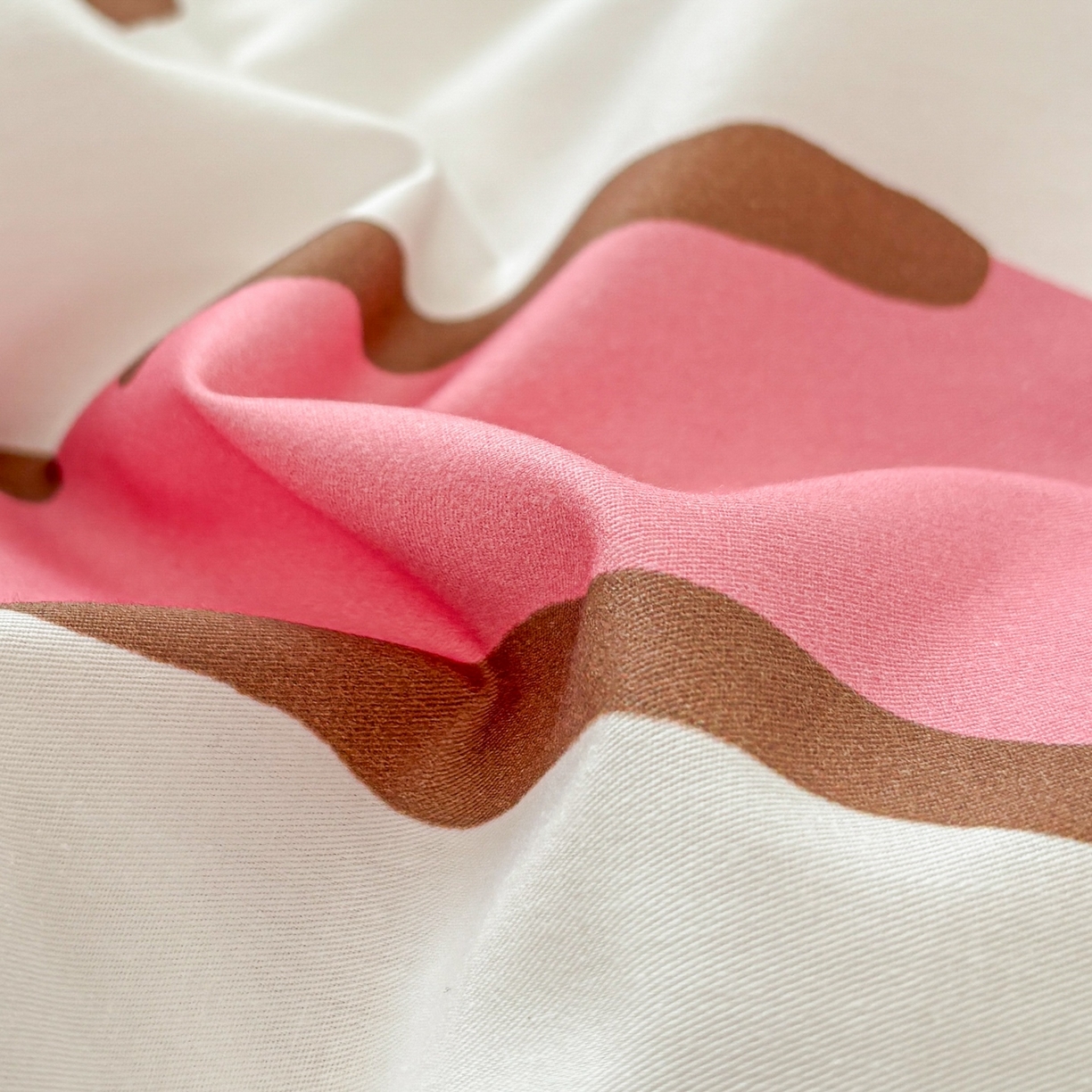 91家纺网 家纺一手货源 找家纺 孩子王家纺 2026新款卡通全棉纯棉正版授权大版三丽鸥系列四件套 草莓美乐蒂