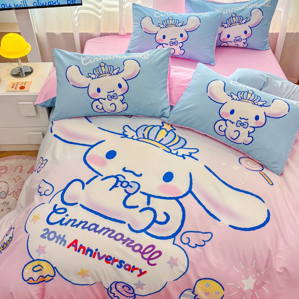 91家纺网 家纺一手货源 找家纺 孩子王家纺 2026新款卡通全棉纯棉正版授权大版三丽鸥系列四件套 闪亮玉桂狗