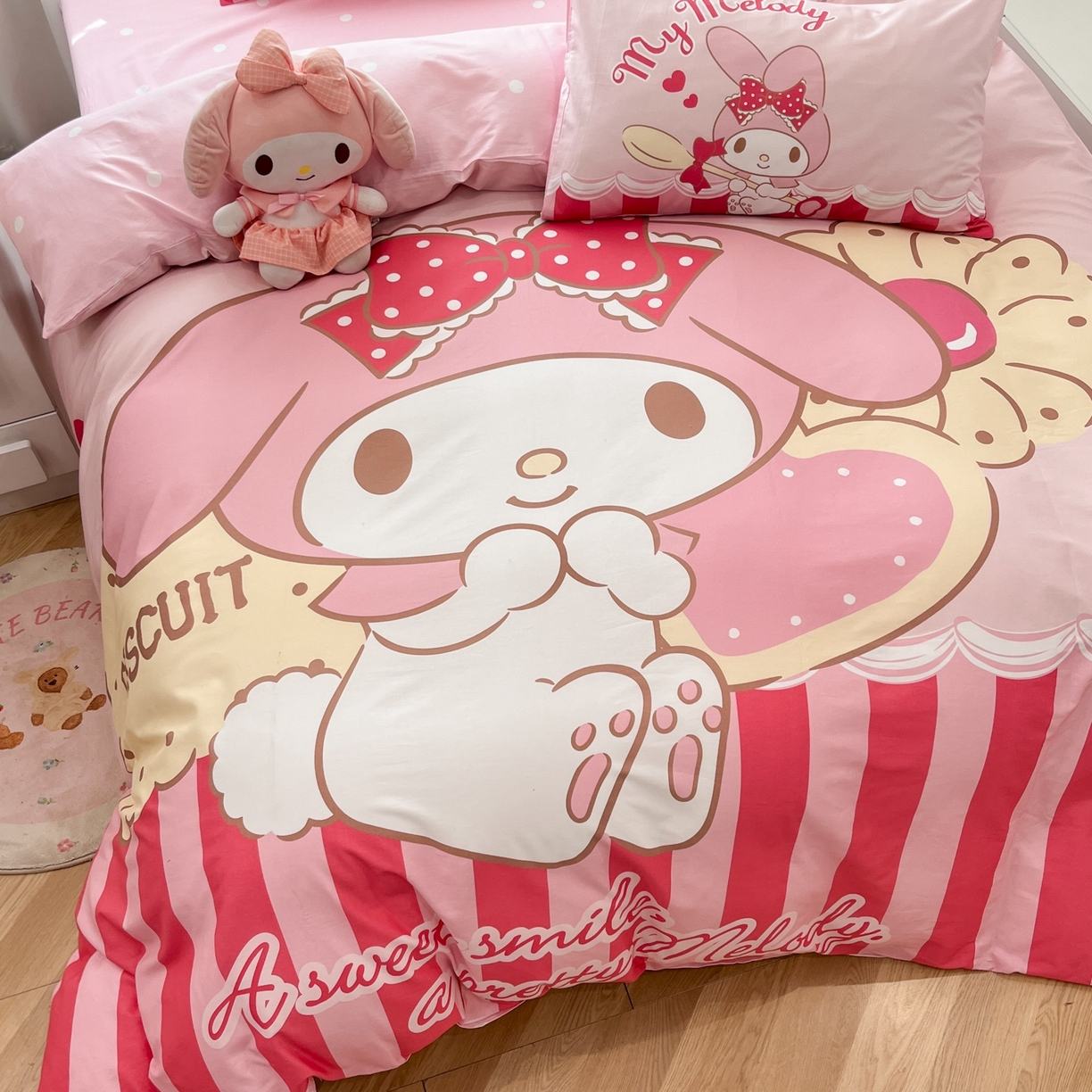 91家纺网 家纺一手货源 找家纺 孩子王家纺 2026新款卡通全棉纯棉正版授权大版三丽鸥系列四件套 饼干美乐蒂