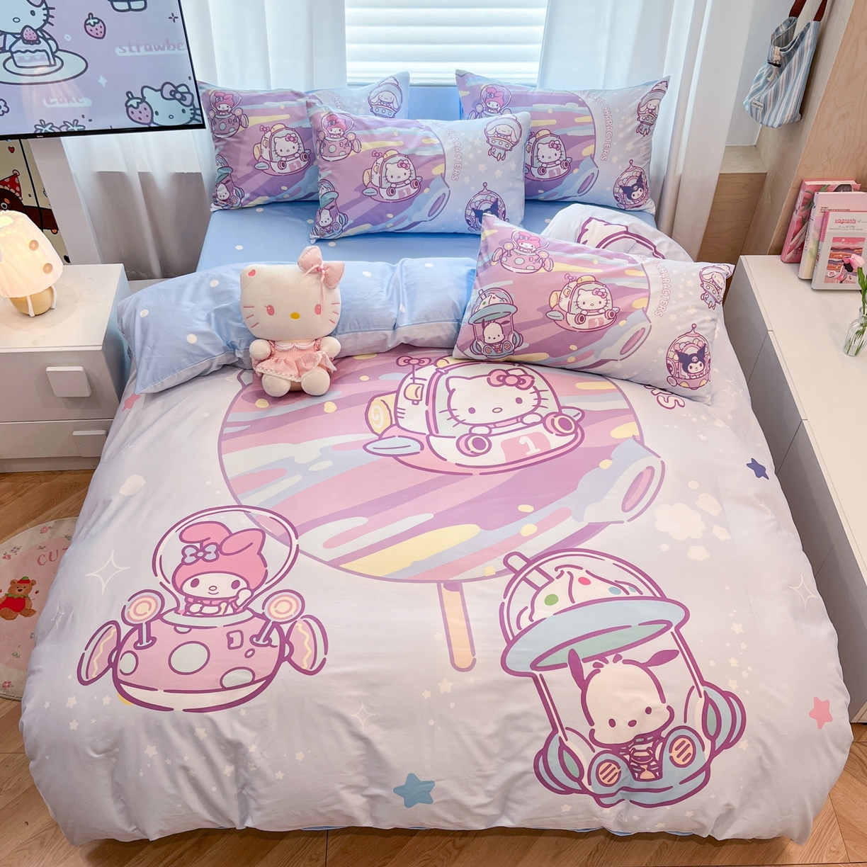 91家纺网 家纺一手货源 找家纺 孩子王家纺 2026新款卡通全棉纯棉正版授权大版三丽鸥系列四件套 梦幻家族