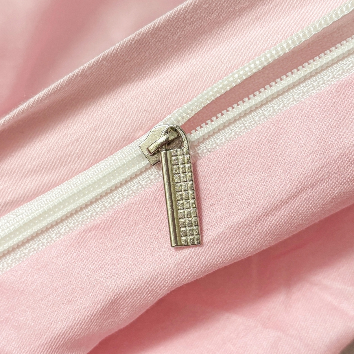 91家纺网 家纺一手货源 找家纺 孩子王家纺 2026新款卡通全棉纯棉正版授权大版三丽鸥系列四件套 美乐蒂日记