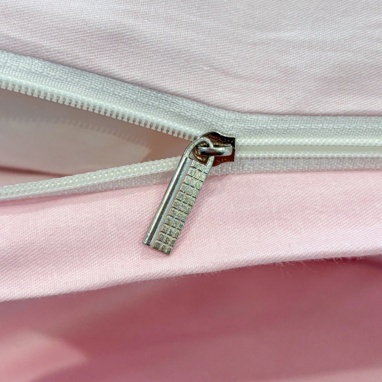 91家纺网 家纺一手货源 找家纺 孩子王家纺 2026新款卡通全棉纯棉正版授权大版三丽鸥系列四件套 调皮美乐蒂