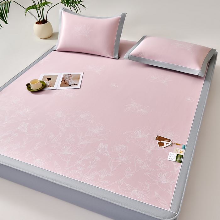 91家纺网 家纺一手货源 找家纺 小牛席业 2026新款【实拍风格】双PE凉感-百合清凉冰丝席系列（床笠款） 粉色