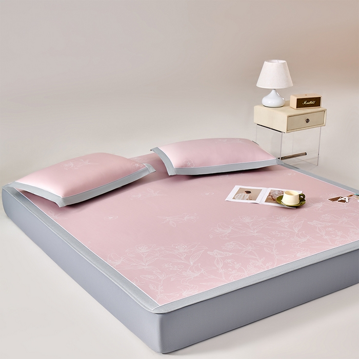 91家纺网 家纺一手货源 找家纺 小牛席业 2026新款【实拍风格】双PE凉感-百合清凉冰丝席系列（床笠款） 粉色