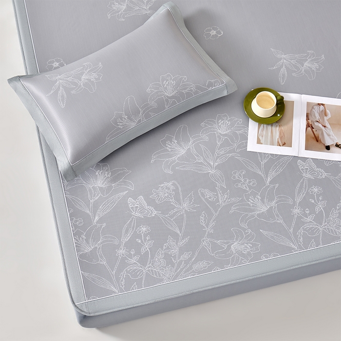 91家纺网 家纺一手货源 找家纺 小牛席业 2026新款【实拍风格】双PE凉感-百合清凉冰丝席系列（床笠款） 灰色