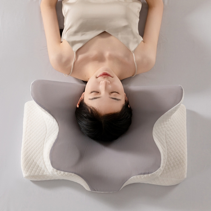 91家纺网 家纺一手货源 找家纺 七夜居 2026新款跨境支撑性牛角枕飞机枕碟形枕枕头慢回弹枕芯 灰色