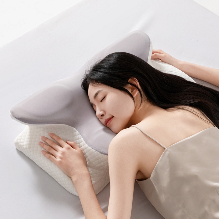 91家纺网 家纺一手货源 找家纺 七夜居 2026新款跨境支撑性牛角枕飞机枕碟形枕枕头慢回弹枕芯 灰色