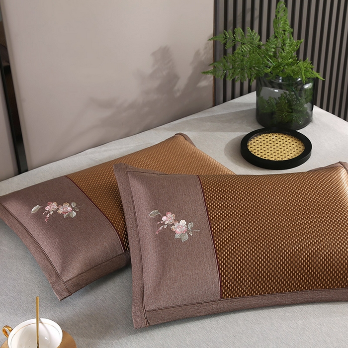 91家纺网 家纺一手货源 找家纺 小牛席业 2026新款冰藤夏凉枕套【中式刺绣】 大冰藤咖色