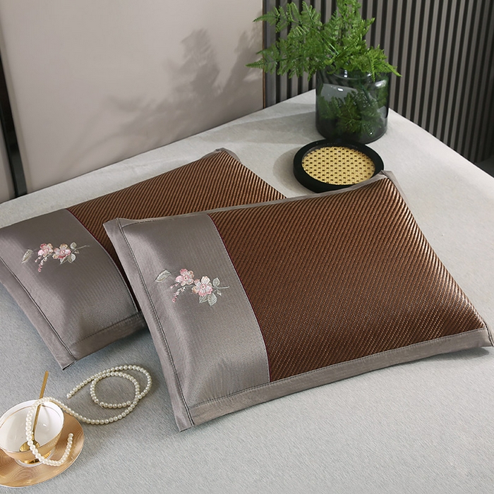 91家纺网 家纺一手货源 找家纺 小牛席业 2026新款冰藤夏凉枕套【中式刺绣】 斜纹冰藤黑咖