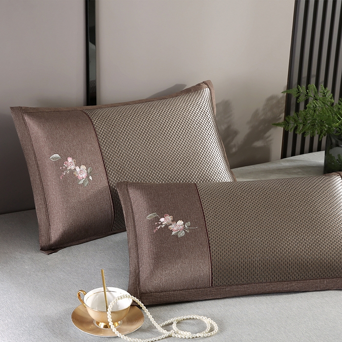 91家纺网 家纺一手货源 找家纺 小牛席业 2026新款冰藤夏凉枕套【中式刺绣】 大冰藤香槟