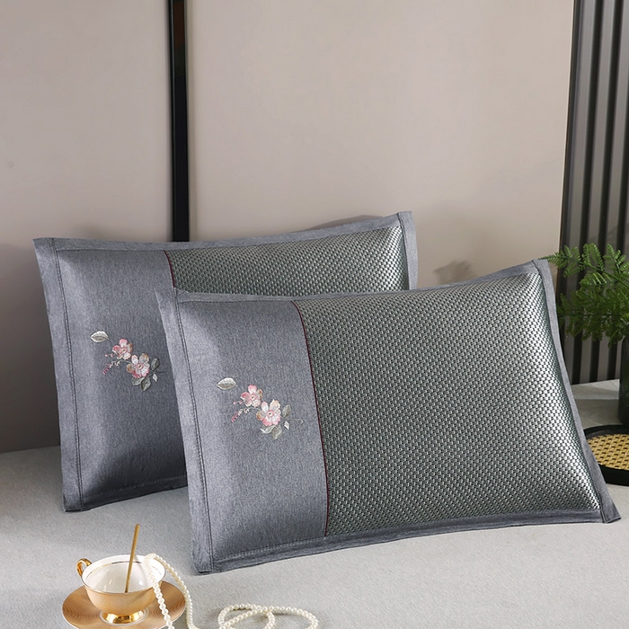 91家纺网 家纺一手货源 找家纺 小牛席业 2026新款冰藤夏凉枕套【中式刺绣】 大冰藤黑咖